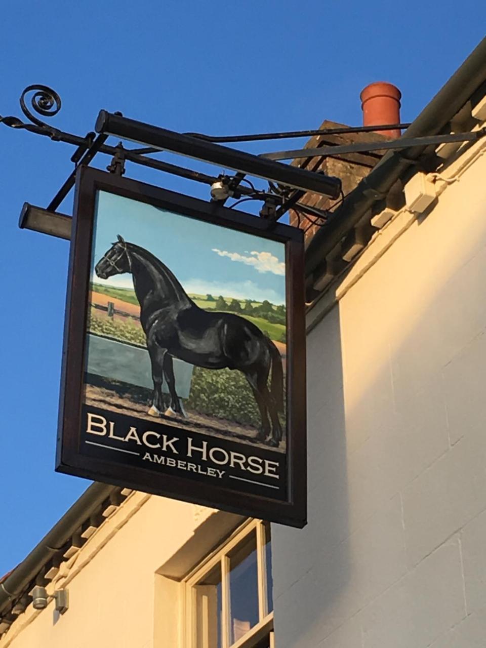 Black Horse أَمبيرلي المظهر الخارجي الصورة